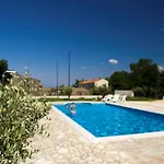 Apartmán In Valbandon Near & Fa Ana